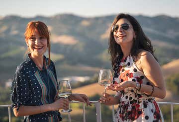 Dinner with wine pairing on a panoramic terrace in the Marche hills