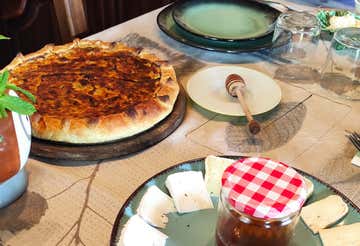 Beekeeper for a day and honey and cheese tasting in the province of Varese