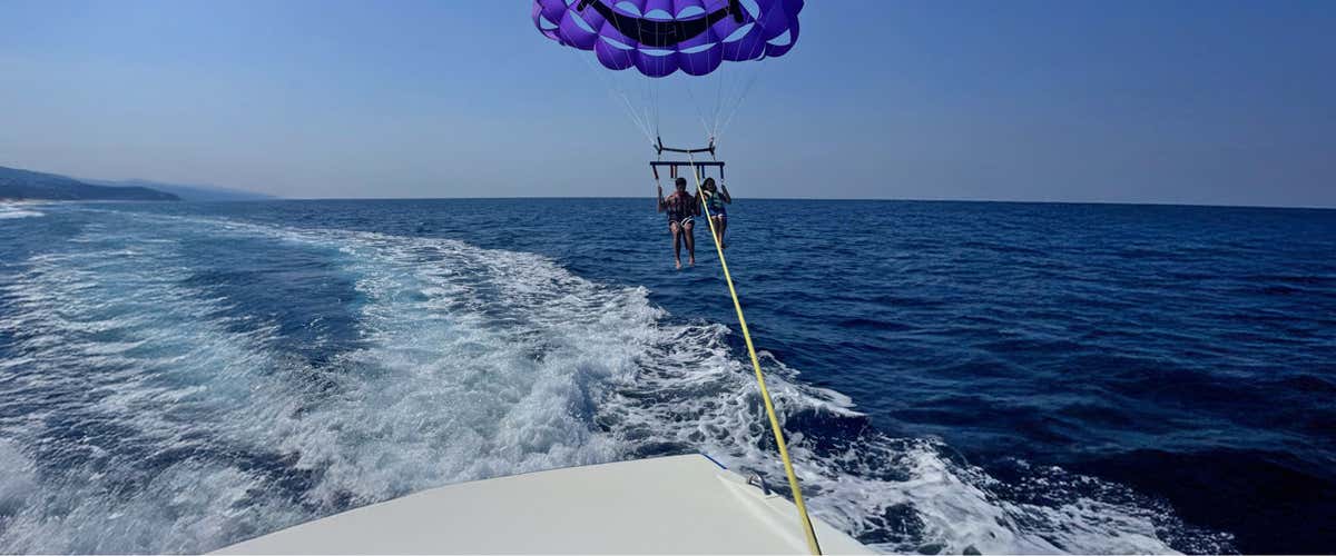 Parasailing on the Salento coast in Torre Vado