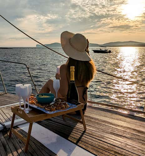 Boat tour in Alghero with an aperitif at sunset