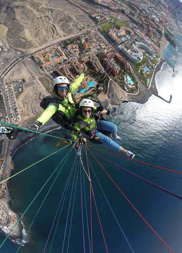 Performance tandem paragliding flight in Borso del Grappa