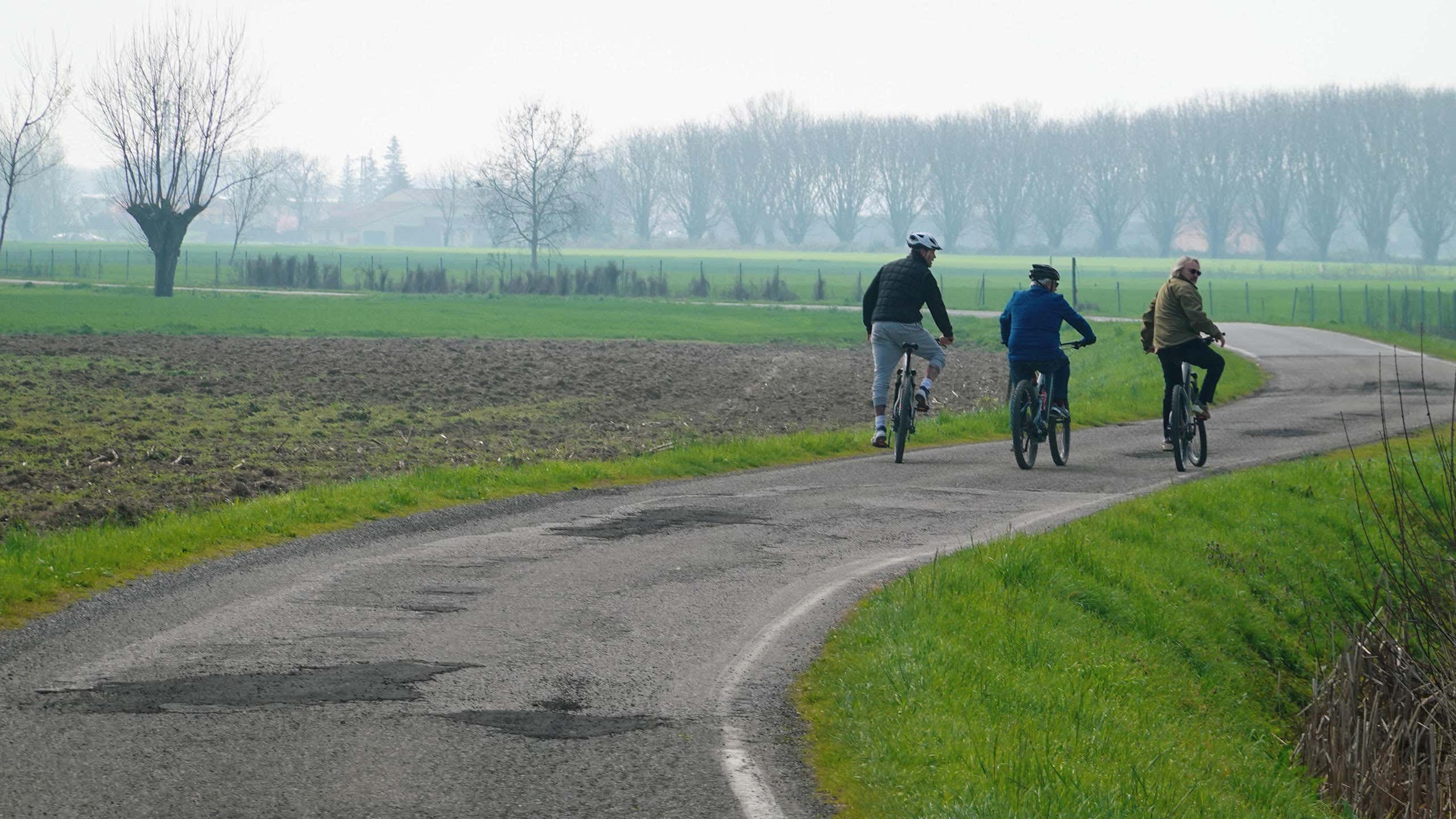 Soggiorno in hotel 3 stelle, tour in e-bike e degustazione vini in provincia di Cremona