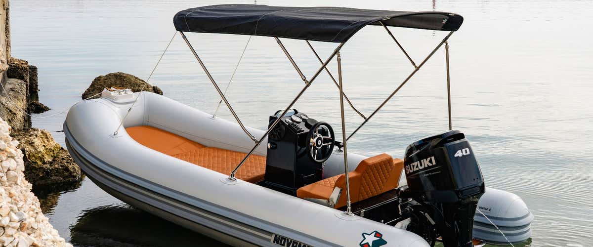 Inflatable boat hire in Torre Canne near Brindisi - 4.5 m, 40 HP