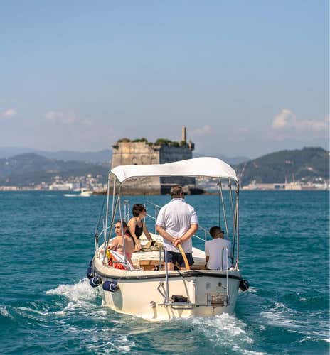 Tour in gozzo di una giornata alle Cinque Terre con aperitivo