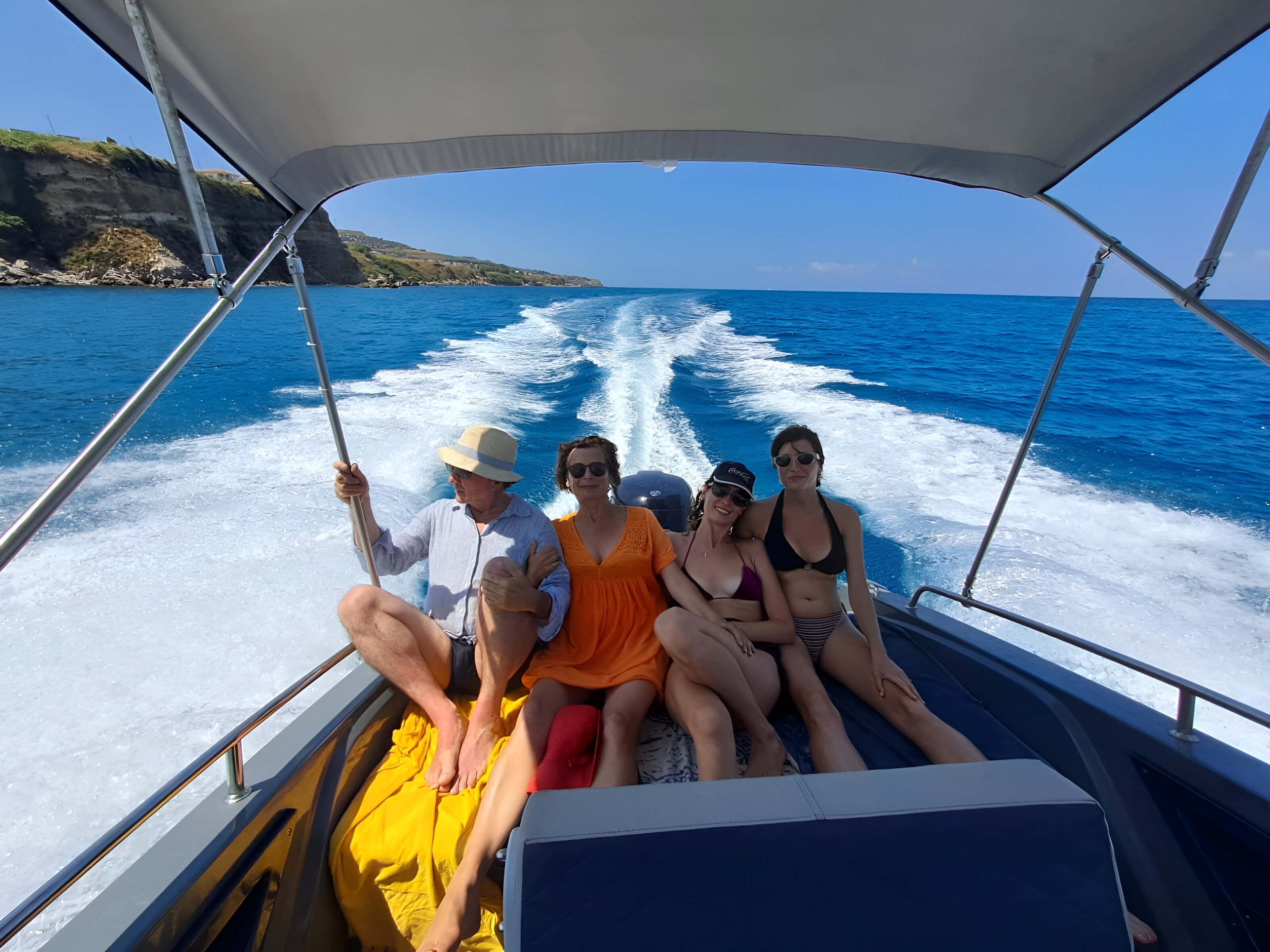 Escursione in barca da Vibo Marina lungo la Costa degli Dei con aperitivo