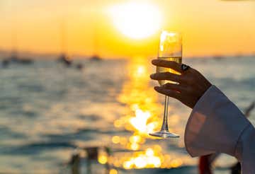 Dinghy sunset tour on the Riviera dei Ciclopi with aperitif