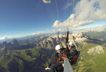 Tandem paragliding flight in Pinzolo (TN)