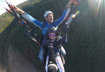 Tandem paragliding flight in the province of Lucca