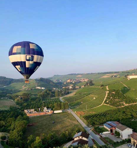 Group balloon flight in Mondovì