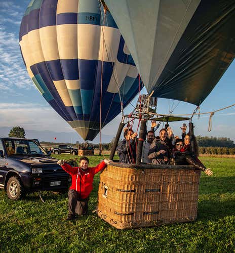 Group hot air balloon ride in Barolo (Cuneo, Italy)