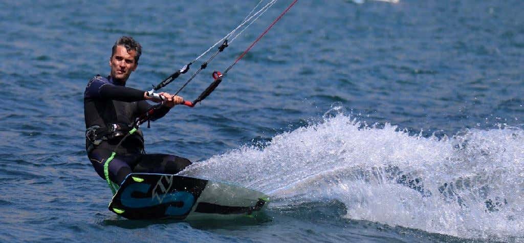 Basic 4-lesson kitesurfing course on Lake Garda