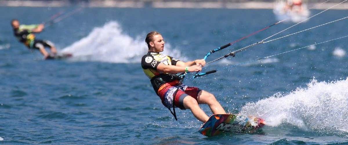 Lezione base di kitesurf sul Lago di Garda