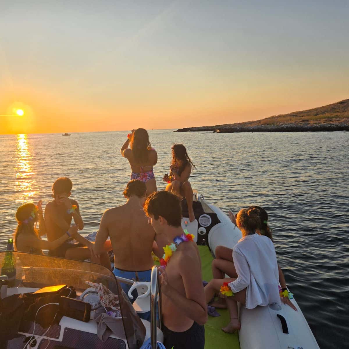 Tour in gommone con aperitivo al tramonto a Isola delle Femmine | Freedome
