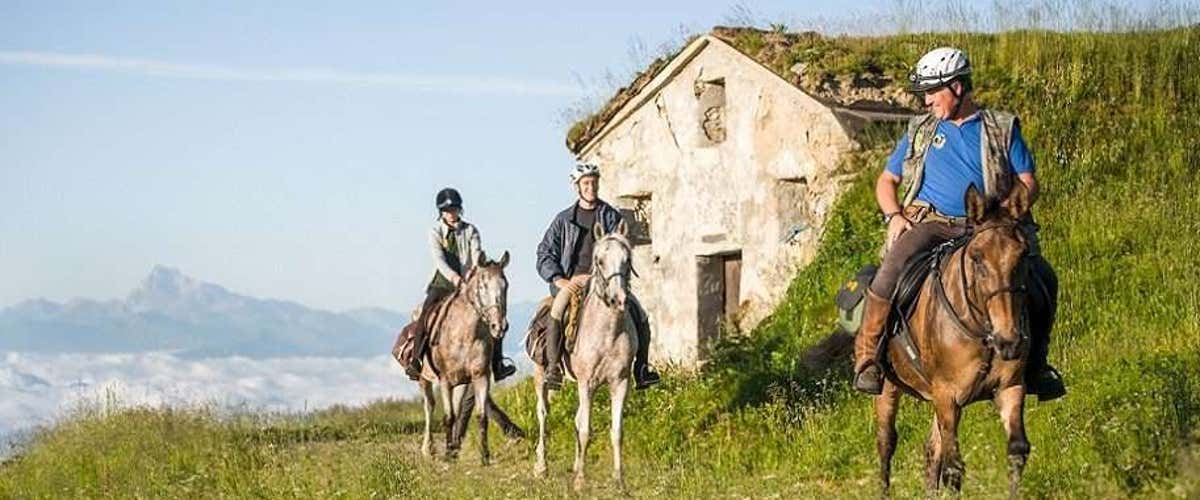 Horse riding day on the lumberjack trails of Cuneo with traditional lunch