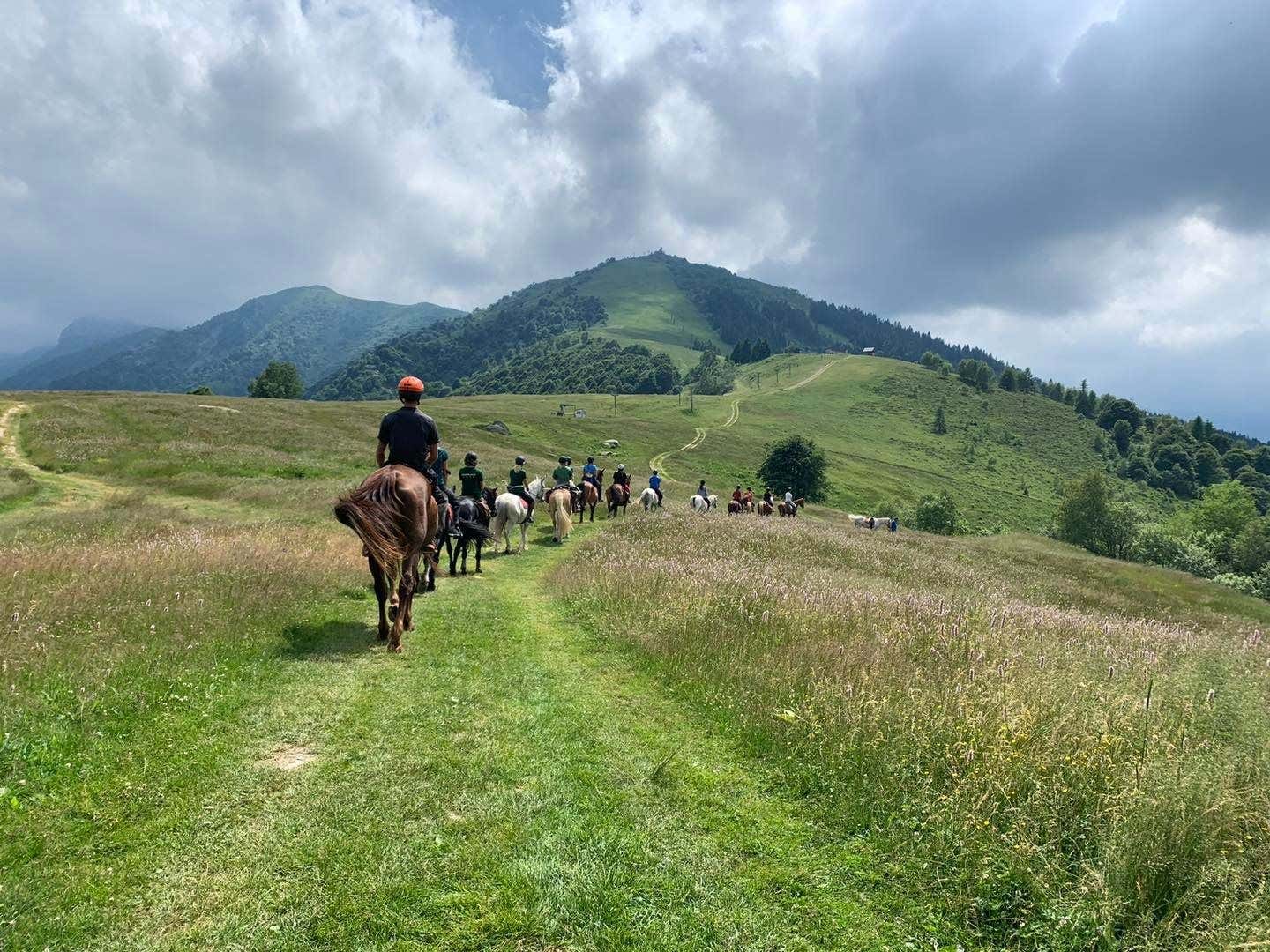 Passeggiata a cavallo a Prato Nevoso e aperitivo