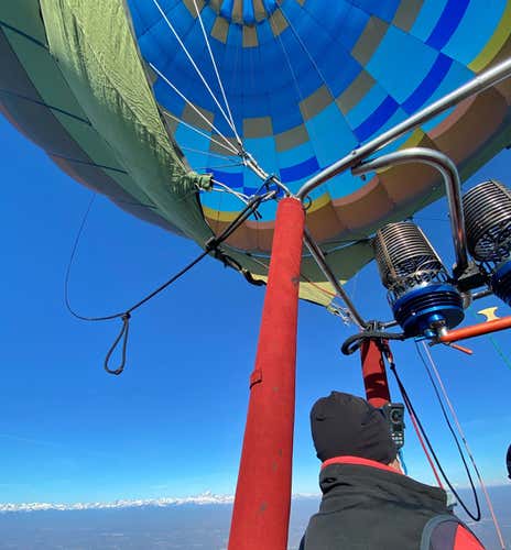 Volo di gruppo in mongolfiera a Mondovì: Alpi, Langhe e mare
