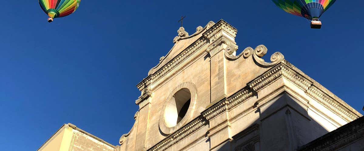 Group hot air balloon ride in Gravina, Puglia