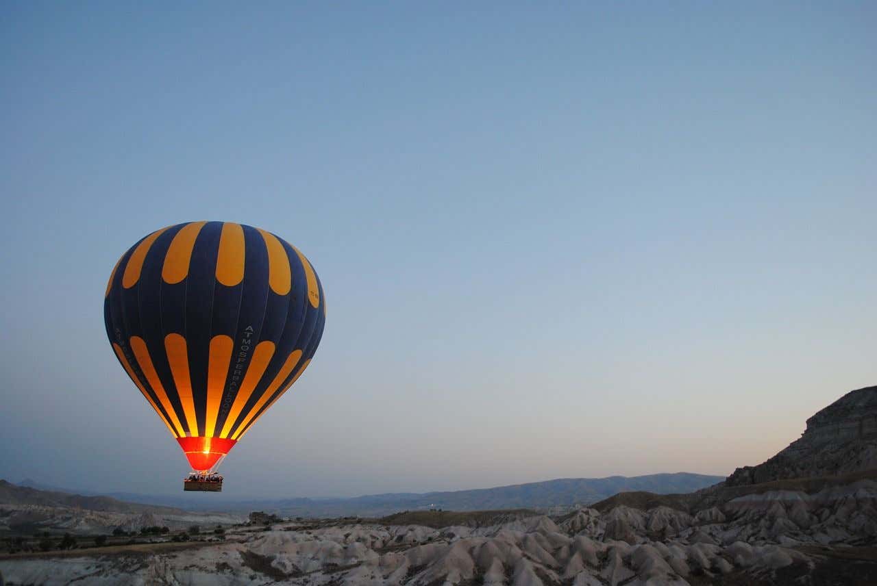 Volo privato in mongolfiera sui Calanchi Lucani