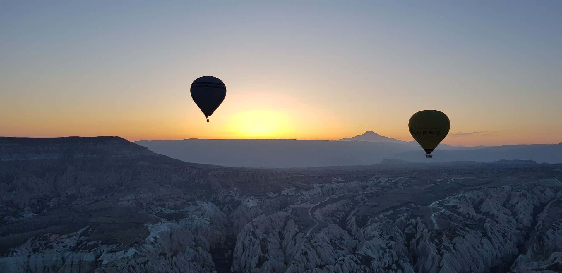Volo di gruppo in mongolfiera sui Calanchi Lucani