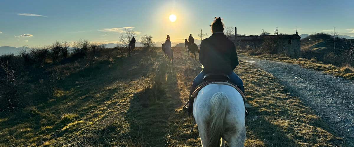 Horseback riding in the Emilian hills with lunch in a farmhouse