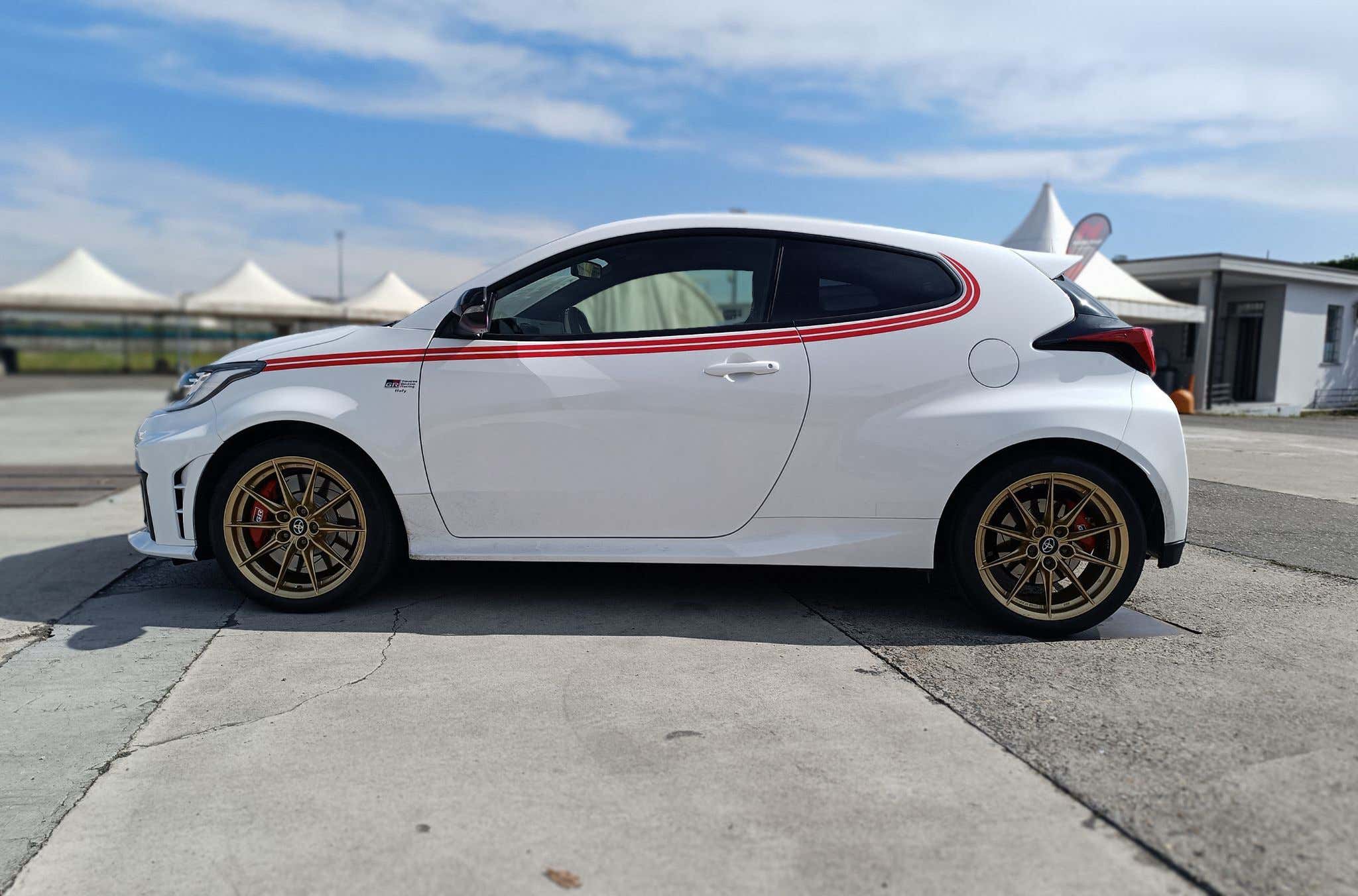 Corso di guida in pista al Castelletto Circuit
