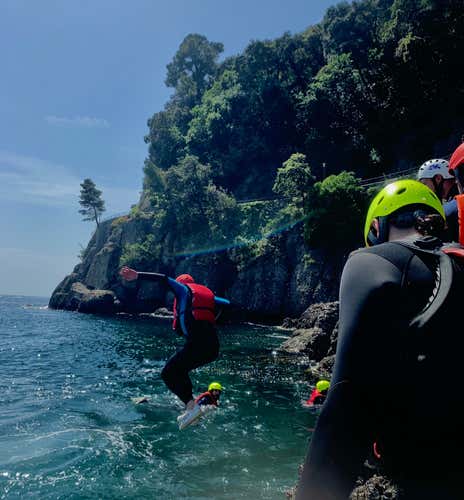 Coasteering between the Bay of Paraggi and Portofino
