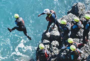 Coasteering between the Bay of Paraggi and Portofino