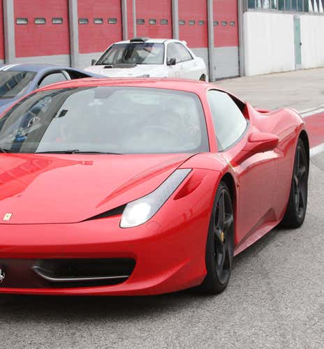 Guida sportiva in Ferrari al Circuito Internazionale di Latina