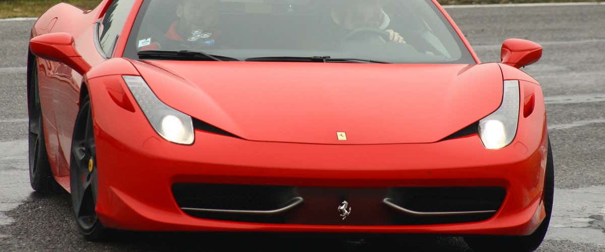 Guida sportiva in Ferrari al Circuito Internazionale di Latina