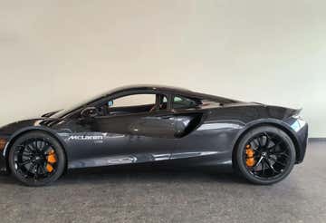 Sport driving test in McLaren Artura at Castelletto Circuit