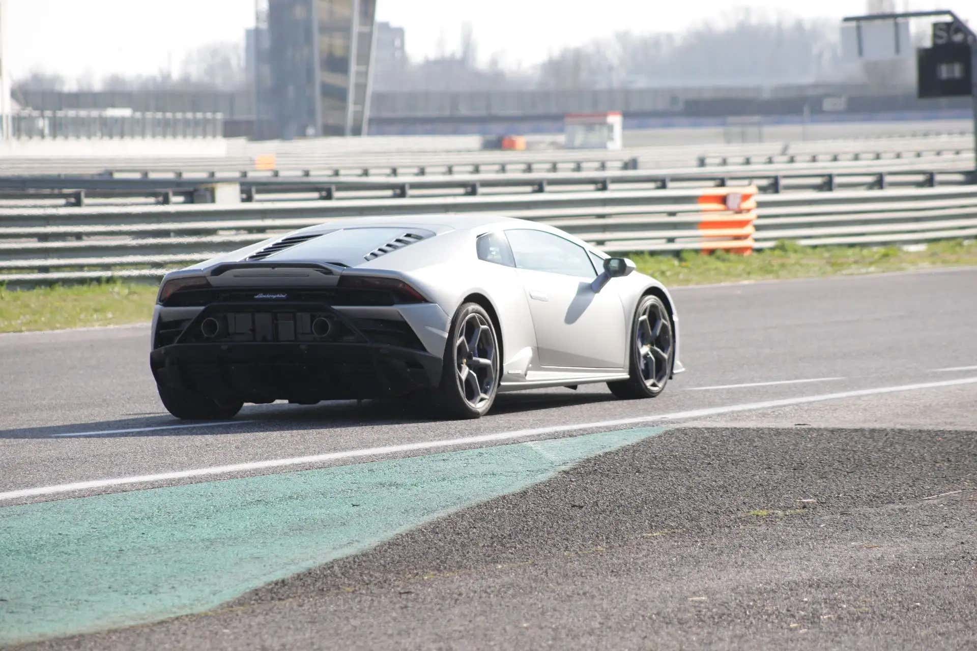 Guida sportiva in Lamborghini al Circuito di Ottobiano