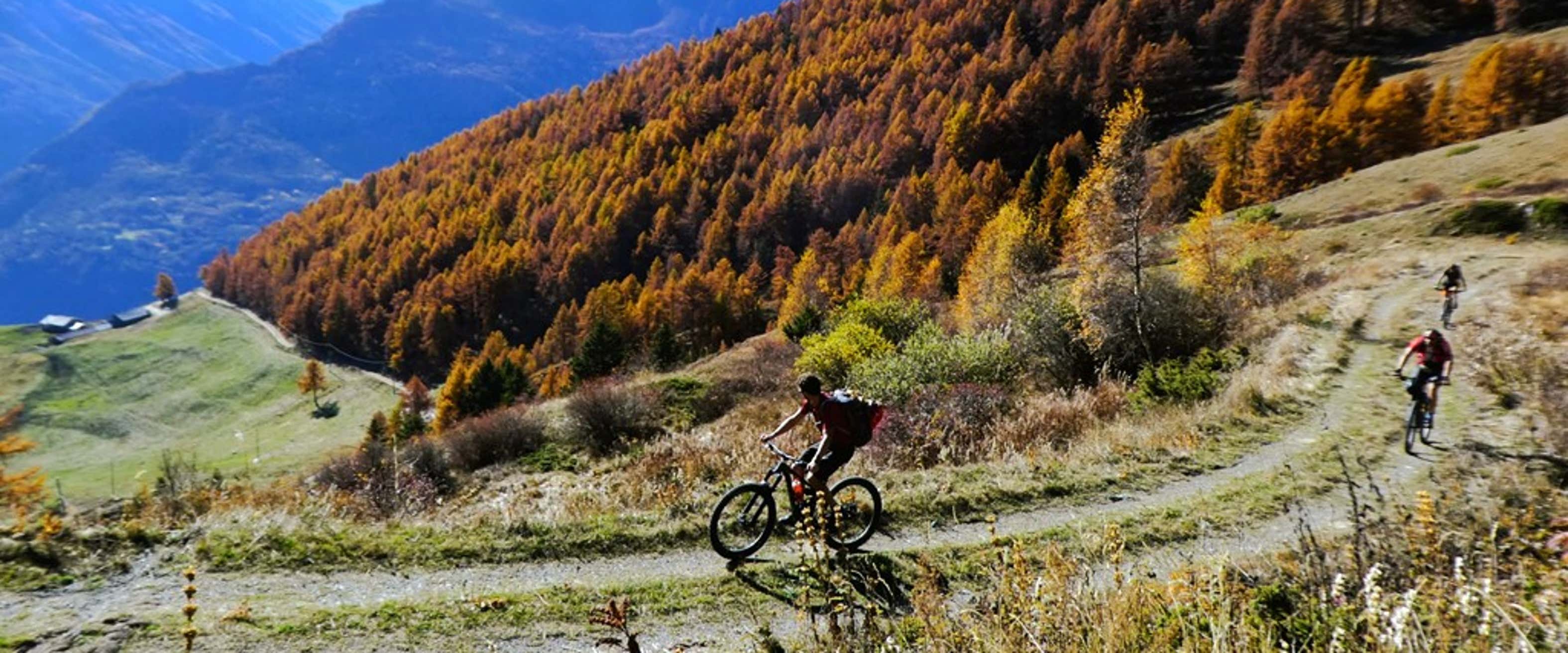 Tour di giorni in e-MTB vicino ad Aosta con cena tipica e notte