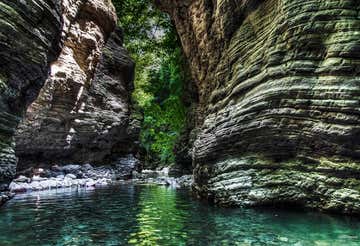 River trekking in the Straits of Giaredo in Massa Carrara