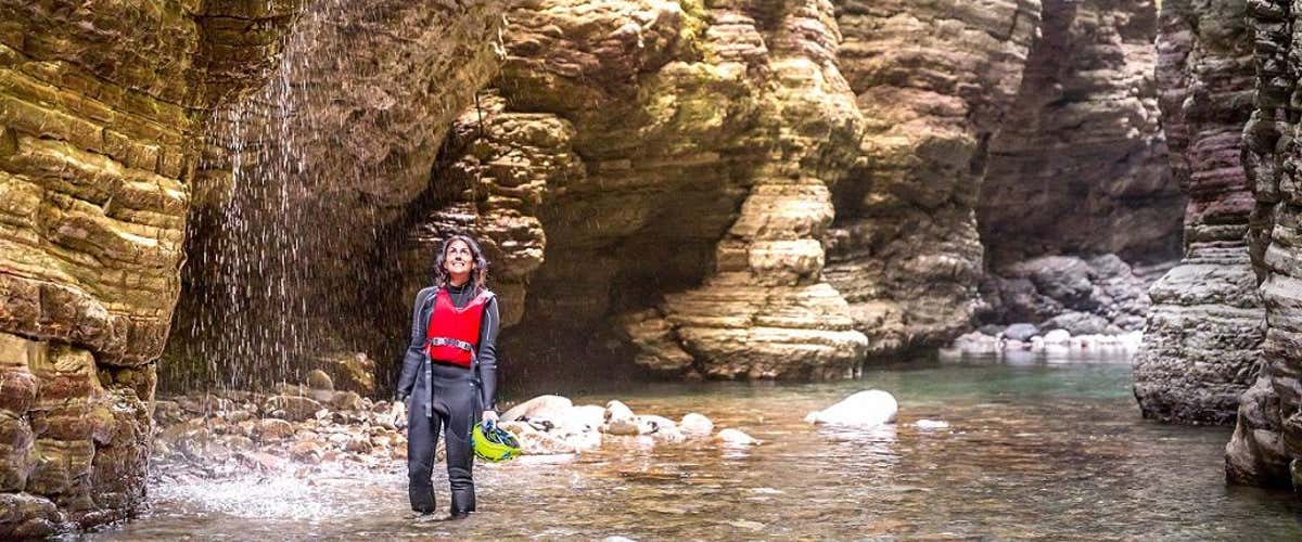 Trekking fluviale negli Stretti di Giaredo a Massa Carrara