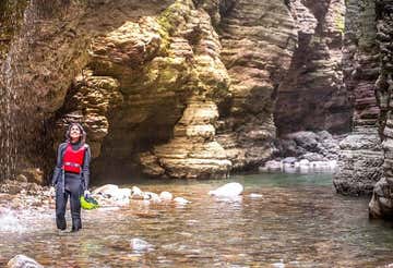 River trekking in the Straits of Giaredo in Massa Carrara