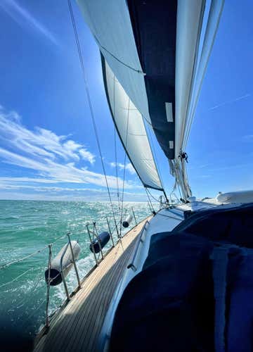 Excursion and night on a sailing boat in the province of Ravenna