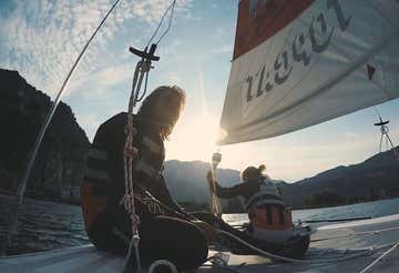 Fun Sailing Boat Tour on Lake Garda - 2 hours with instructor