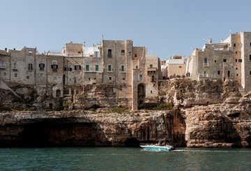 Escursione in barca privata a Polignano a Mare