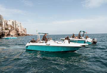 Escursione in barca privata a Polignano a Mare