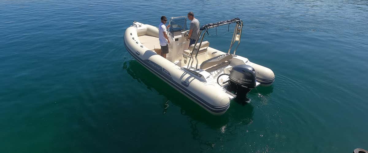 Noleggio giornaliero gommone a Cala Gonone - 5,70 m, 40 CV