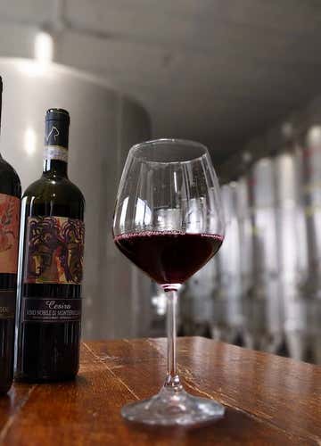 Winery visit with lunch and wine tasting in the province of Siena