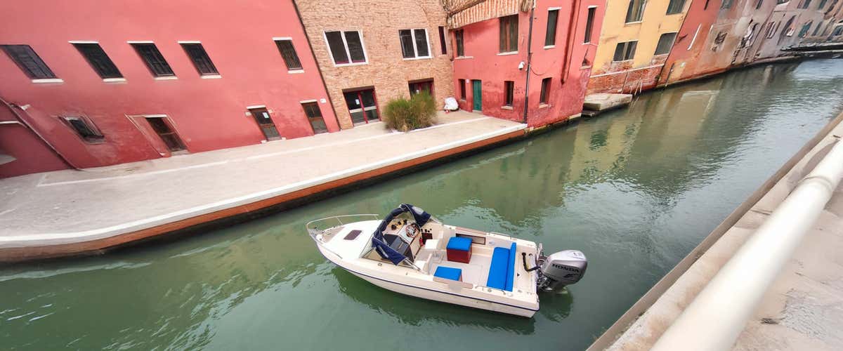 3-hour boat tour to the island of Poveglia