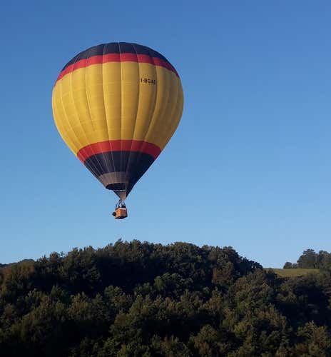 Exclusive hot air balloon ride over the Tuscan-Emilian Apennines
