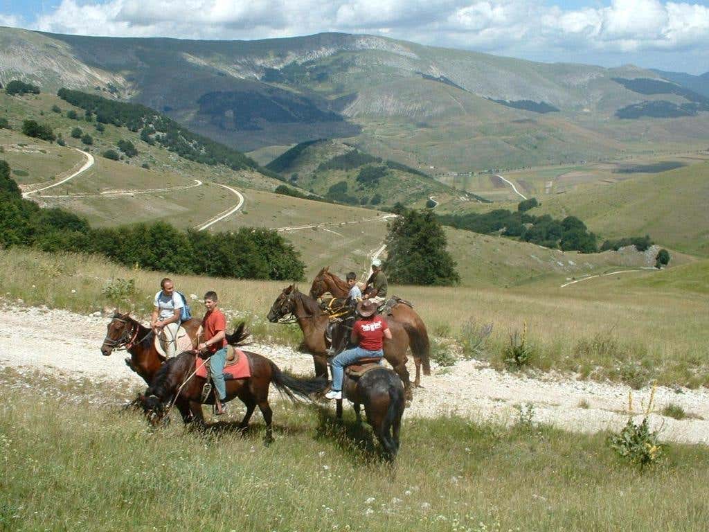 Soggiorno in agriturismo con cena e passeggiata a cavallo sul Lago di Scanno
