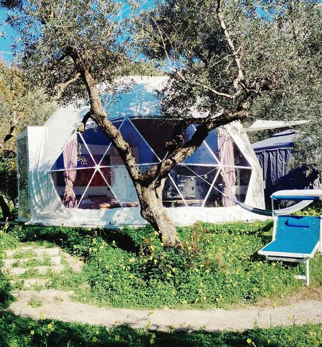 Notte in Glamping Dome per famiglie e colazione in provincia di Latina