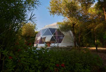 Notte in Glamping Dome per famiglie e colazione in provincia di Latina