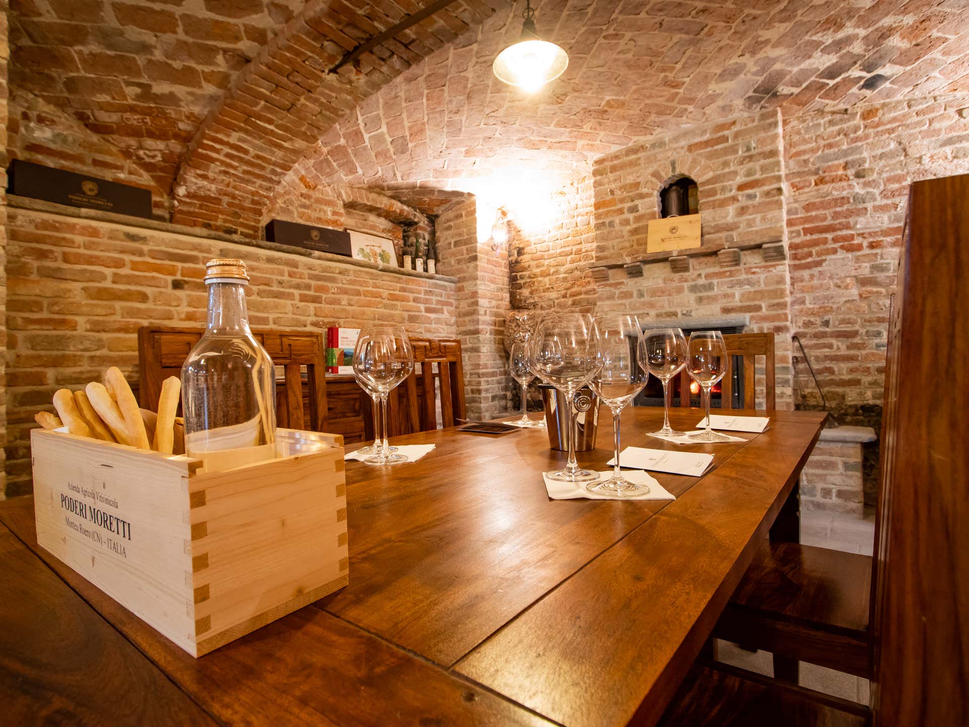 Degustazione vini, visita in cantina e passeggiata in vigna nel Roero