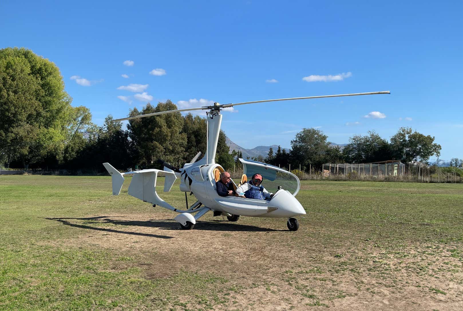 Volo panoramico privato in autogiro biposto sulla Riviera di Ulisse