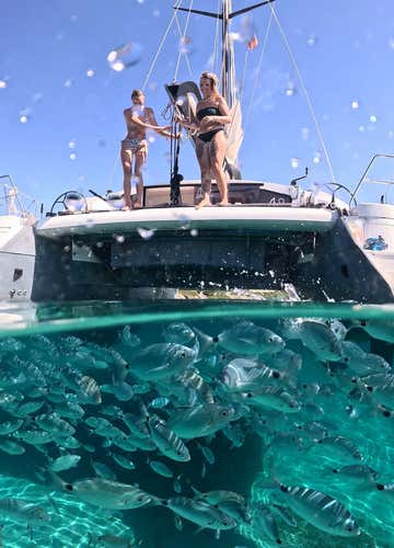 Escursione in catamarano nel Parco Nazionale dell'Asinara con pranzo