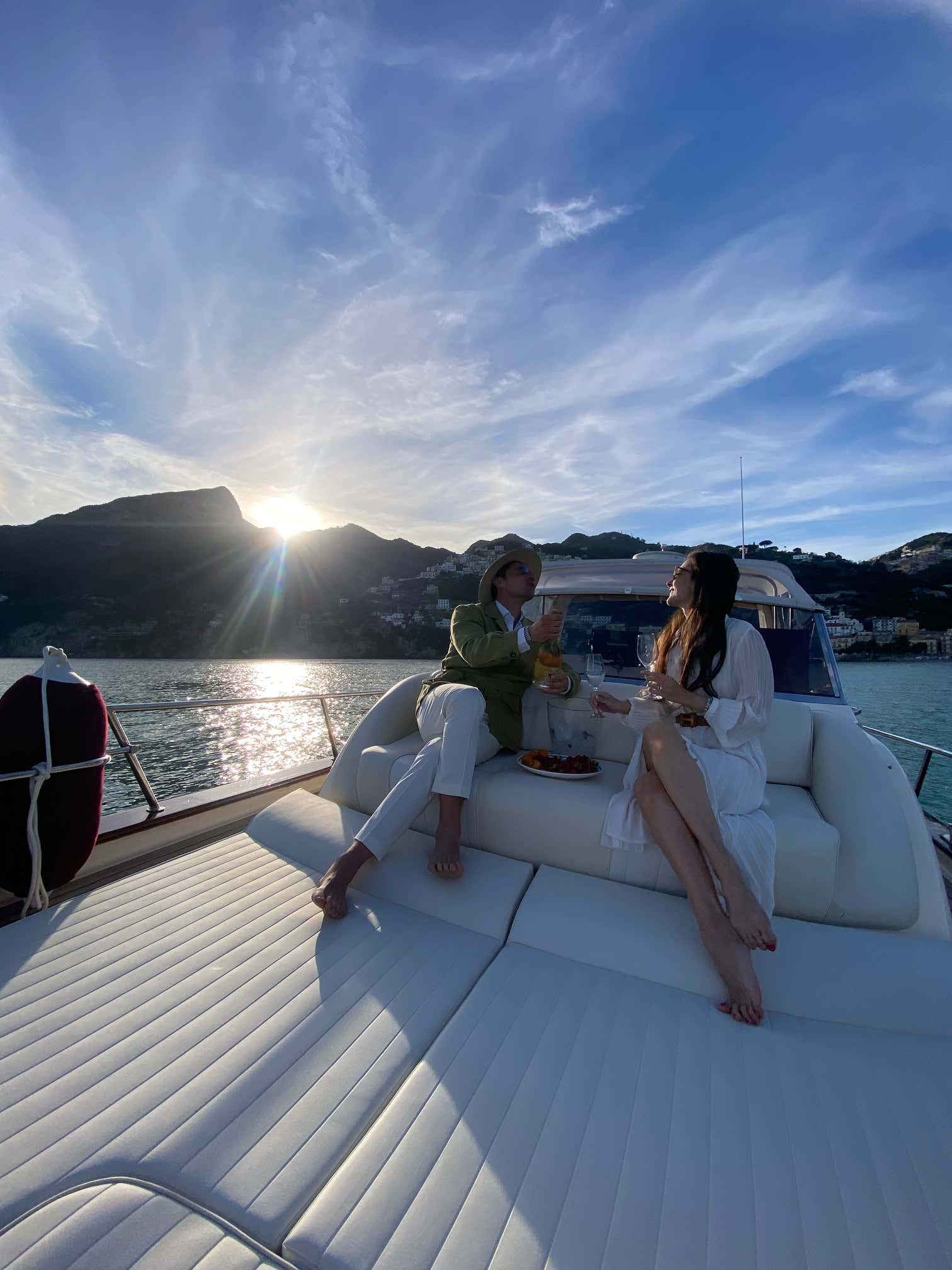 Tour in gozzo privato in Costiera Amalfitana con aperitivo al tramonto